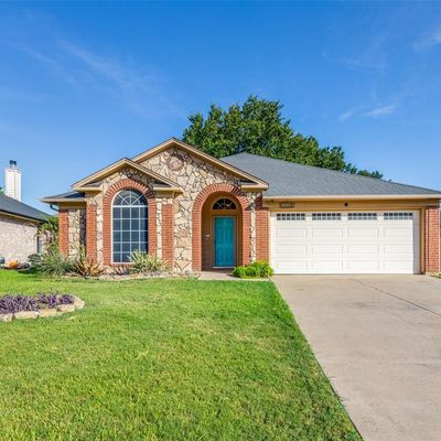 1112 Highland Station Dr, Saginaw, TX 76131