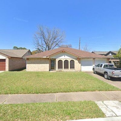 13610 Oak Ledge Dr, Houston, TX 77065