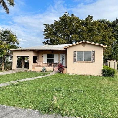 148 S Flame Ave, Pahokee, FL 33476