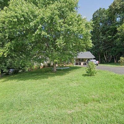 149 Woodland Dr, Stuart, VA 24171