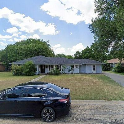 1311 Hillcrest Blvd, Gainesville, TX 76240