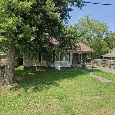 135 Park St, Camden, TN 38320