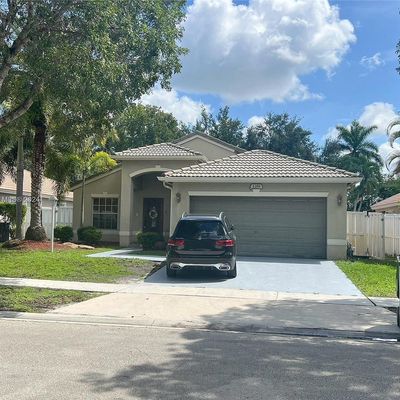 1355 Nw 143 Rd Ave, Pembroke Pines, FL 33028