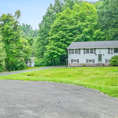 17 Chuck Wagon Ln, Danbury, CT 06810