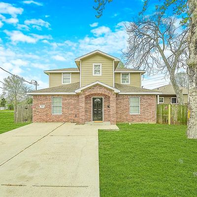 1703 Kansas St, La Marque, TX 77568