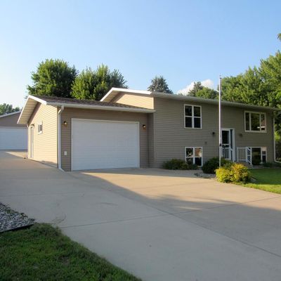 1704 Riggs Rd, Saint Peter, MN 56082