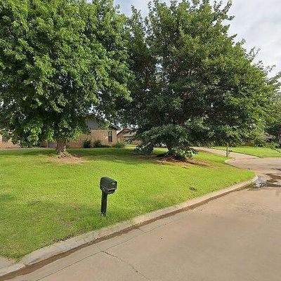 1709 Robin Dr, Woodward, OK 73801