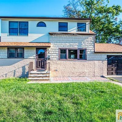 18 Lowell St, Iselin, NJ 08830