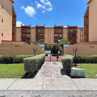 1800 W 54 Th St #108, Hialeah, FL 33012