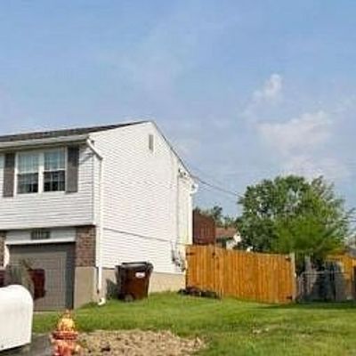 1802 Del Rio Dr, Hamilton, OH 45013