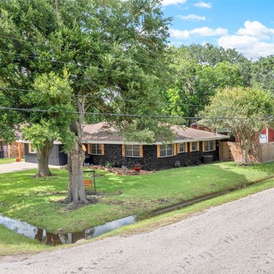 1531 Avenue D, Danbury, TX 77534