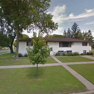 2004 8 Th Ave N, Moorhead, MN 56560