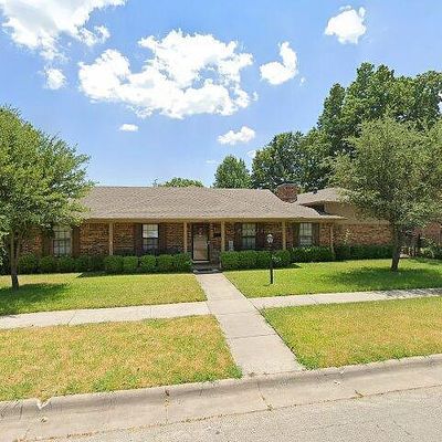 2006 Everglade Dr, Gainesville, TX 76240