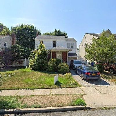 201 Miriam Pkwy, Elmont, NY 11003