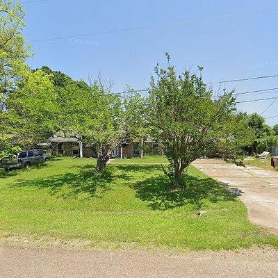 202 Quail Ln, Hooks, TX 75561