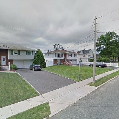 208 Division Ave, Hicksville, NY 11801