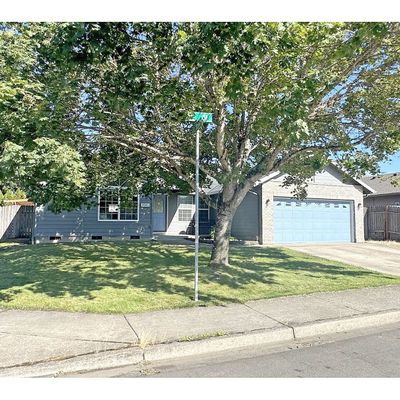 2093 8 Th St, Springfield, OR 97477