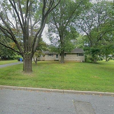 21 Fairfield Dr, Tinton Falls, NJ 07724