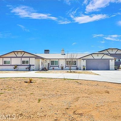 21055 Verde Dr, Apple Valley, CA 92308