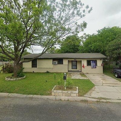 2106 Chapman St, Seguin, TX 78155