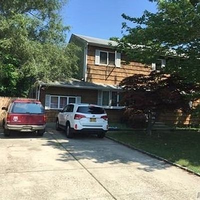 211 Whitetail Ln, Central Islip, NY 11722