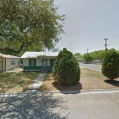 1911 22 Nd St, Hondo, TX 78861