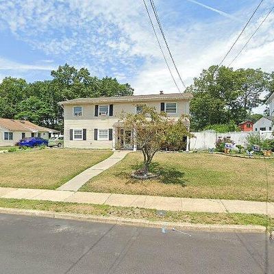 20 Beacon Dr, Howell, NJ 07731