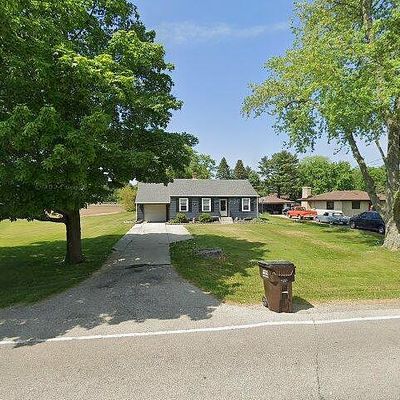 242 4 Mile Rd, Caledonia, WI 53402