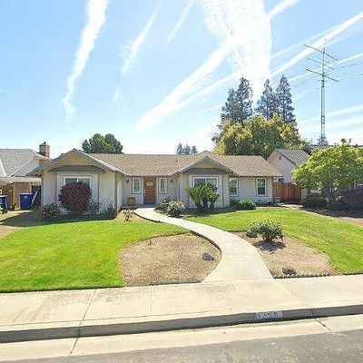 2430 Klepper St, Kingsburg, CA 93631