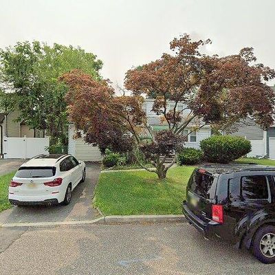 25 Ellwood Rd, East Brunswick, NJ 08816