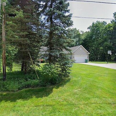 2517 Crystal Lake Rd, Whitehall, MI 49461