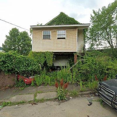 26 Maple Ave, Braddock, PA 15104