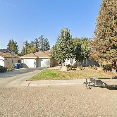 267 S Oak Dr, Reedley, CA 93654