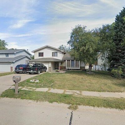 2210 Coventry Dr, Bellevue, NE 68123