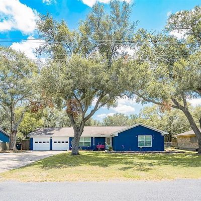 2210 Sue St, El Campo, TX 77437