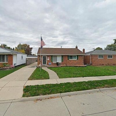 22221 Grove Pointe St, Saint Clair Shores, MI 48081