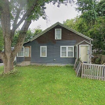 23 Mackenzie Ave, Lincoln, ME 04457