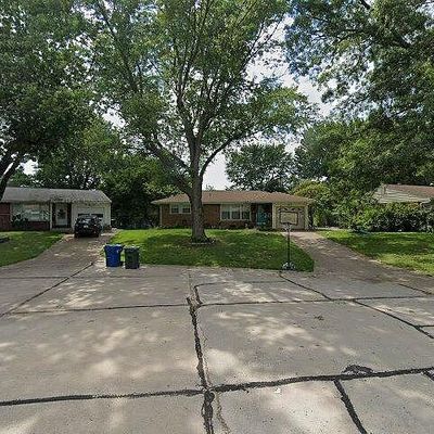 23 Tamma Ln, Hazelwood, MO 63042