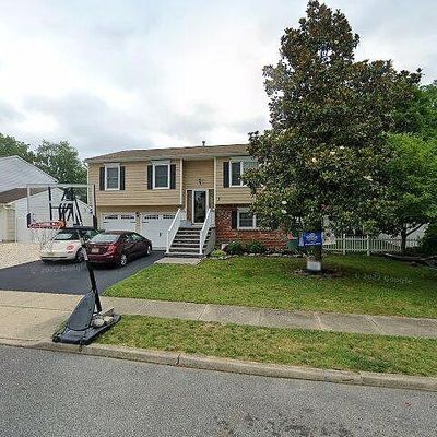 3 Pine Cone Ln, Howell, NJ 07731