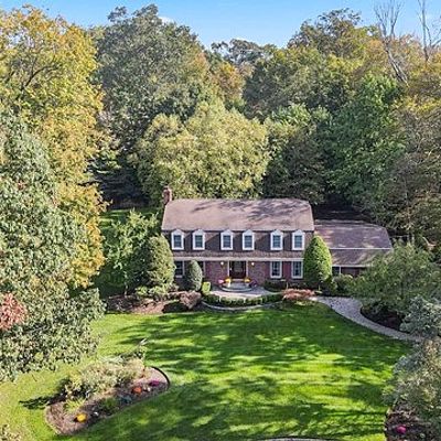 31 Blue Spruce Dr, Upper Saddle River, NJ 07458