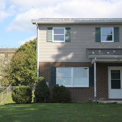 32 Surrey Dr, Chambersburg, PA 17201