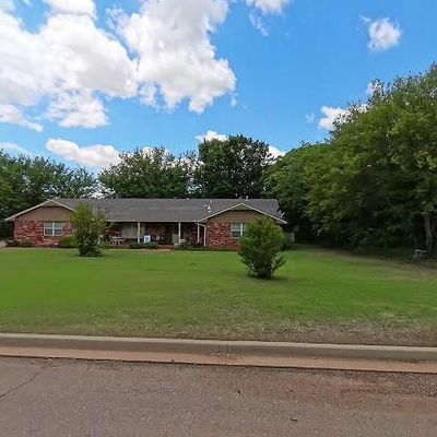 27 Independence Dr, Elk City, OK 73644