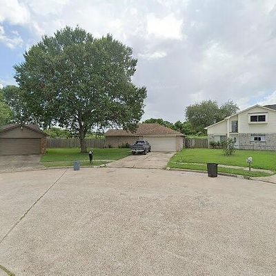 2703 Oakdale Ct, Stafford, TX 77477