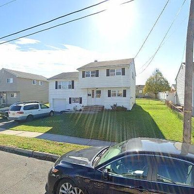 29 Swarthmore Dr, Carteret, NJ 07008