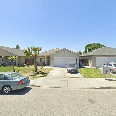 38 Wallace Ave, Madera, CA 93638