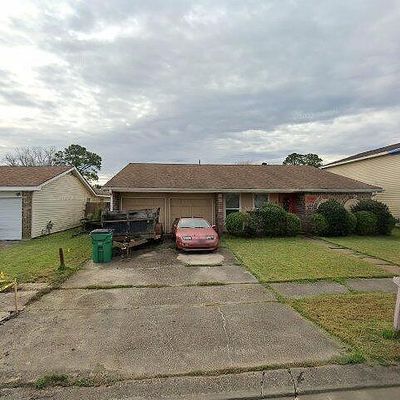 3821 Chriswood Ln, Harvey, LA 70058