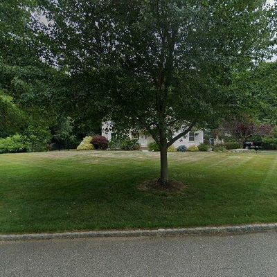 4 Darlington Dr, Manalapan, NJ 07726