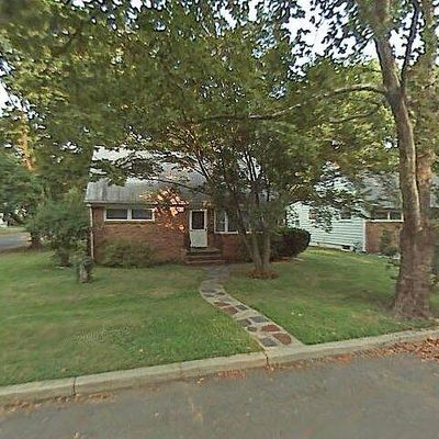 4 Kelly St, Metuchen, NJ 08840