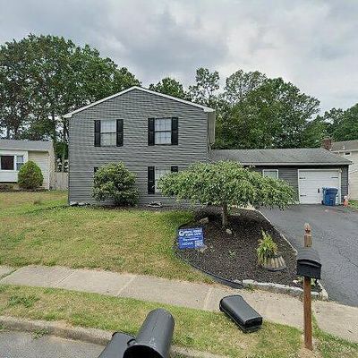 4 Liberty Ct, Howell, NJ 07731