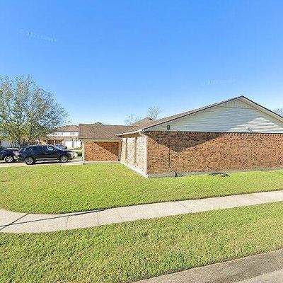 4 Ramon Via, Harvey, LA 70058